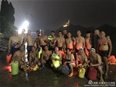 宜昌冬泳俱乐部中秋冒雨横渡长江